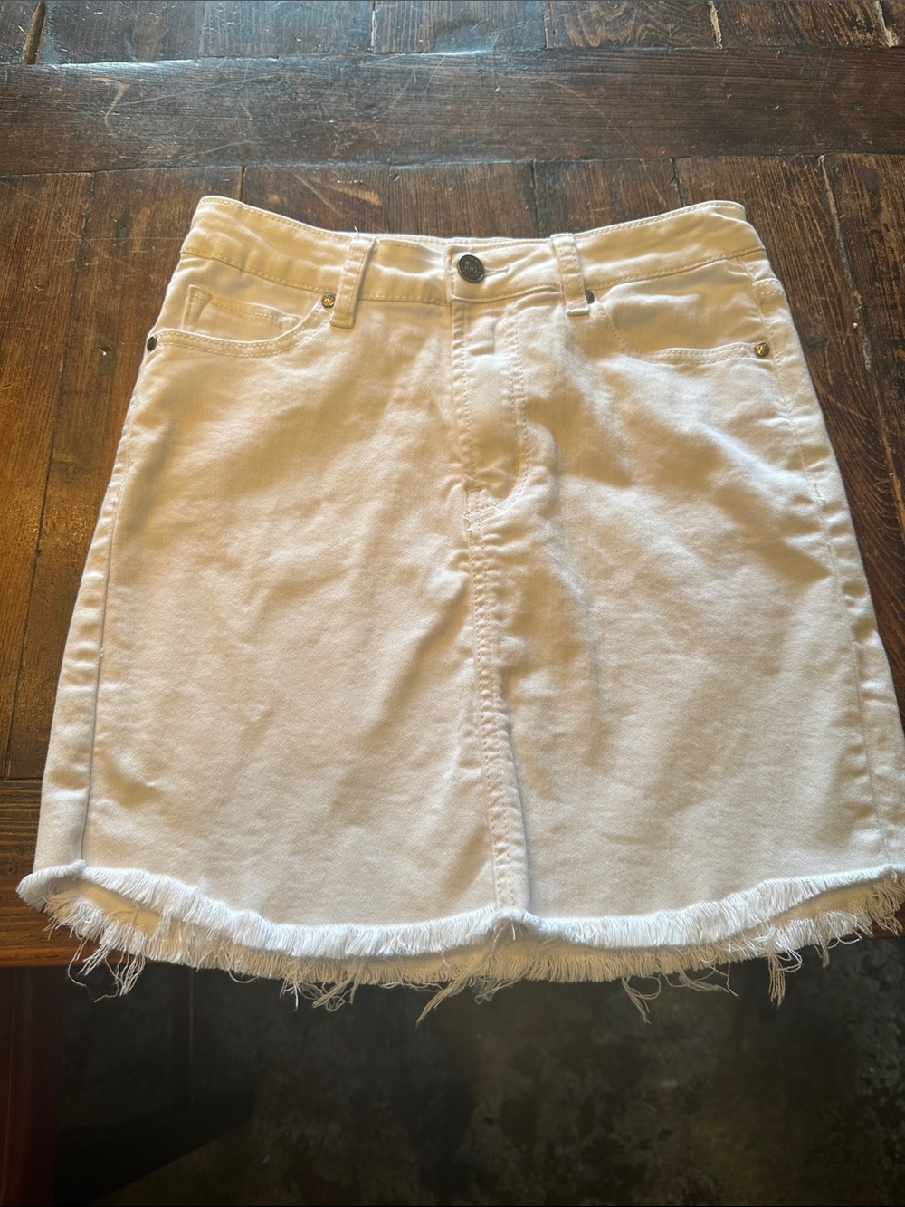 Classic White Frayed-Hem Denim Mini Skirt